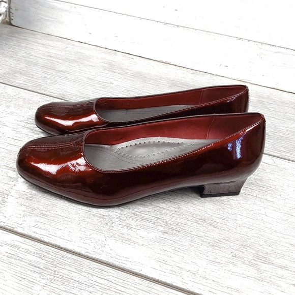 NEW TROTTERS DORIS METALLIC BURGUNDY HEEL PUMPS - Picture 2 of 8